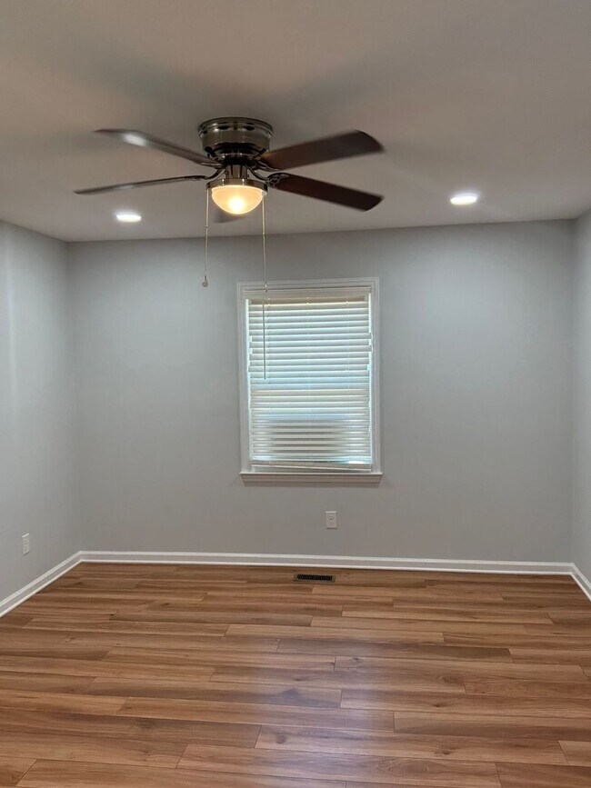 Building Photo - Beautiful 3 Bedroom is NOW AVAILABLE!!!