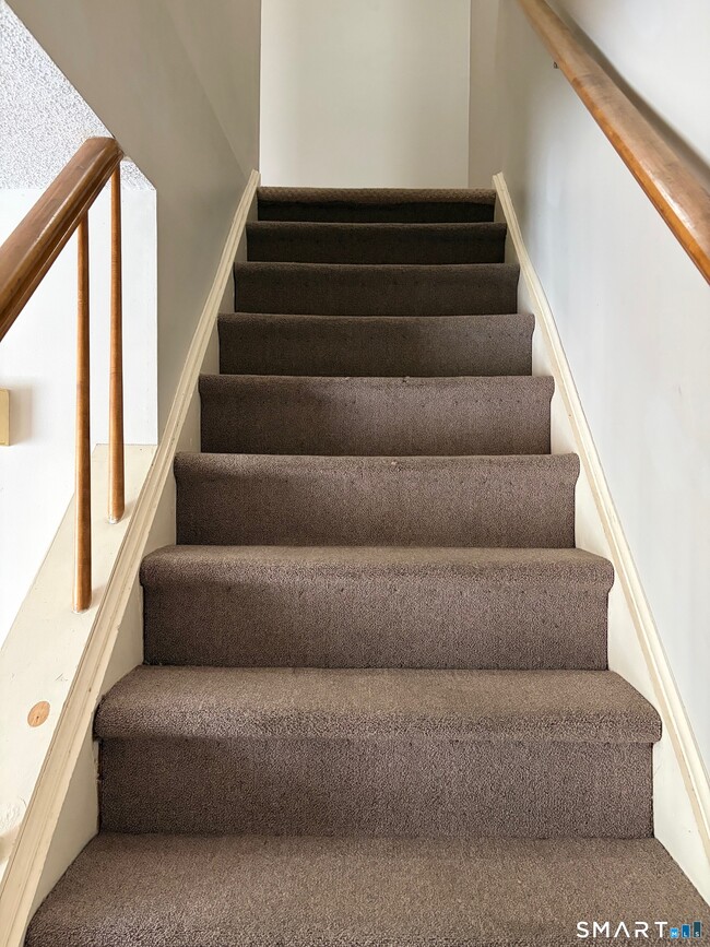 Building Photo - 158 Daley Dr