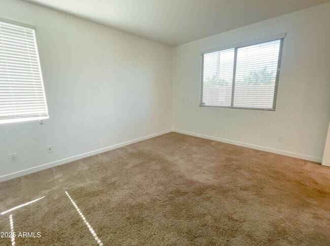 Building Photo - 2239 W Donner Dr
