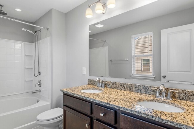 Building Photo - Newer Home, Granite Counter-Tops, Wood Laminate Flooring, SS Appliances, Garage, Fenced, Must See!