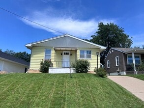 Building Photo - 3 Bedroom 1 Bathroom