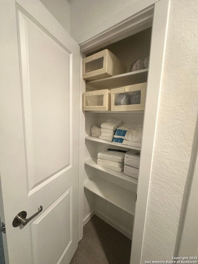 Building Photo - FULLY FURNISHED!!! 3Bed/2Bath House for Rent! Available Now! 12 or 6 month lease.