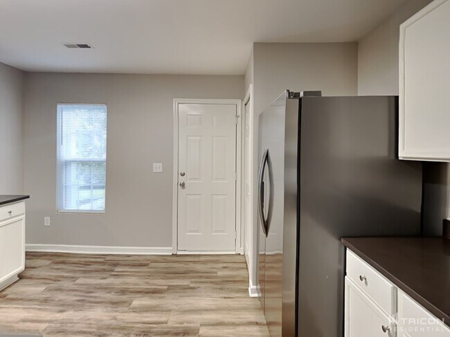 Building Photo - 1628 Poplar Shadow Dr