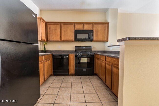 Building Photo - 3150 N Yarbrough Dr