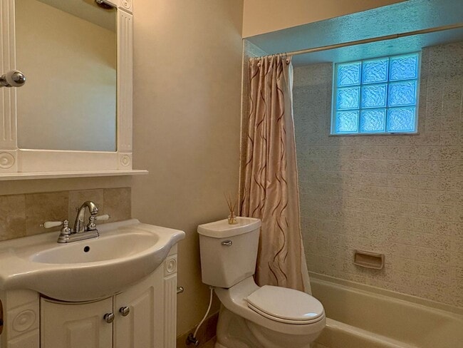 Building Photo - 3/2/2 POOL home in Stuart on 3/4 acre--NO HOA!