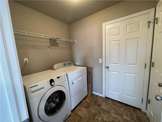 Building Photo - Spacious 3-Bedroom Springdale Home with Fenced Yard