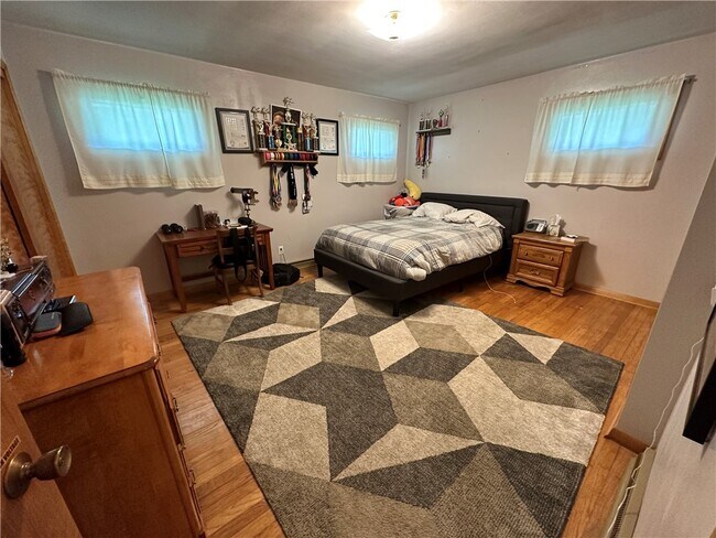 Building Photo - 6840 Haskell Dr