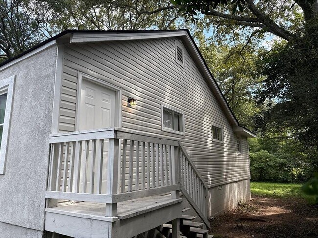 Building Photo - 4692 College St