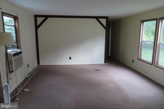Building Photo - 14169 Buchanan Trail W