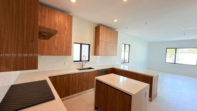 Building Photo - 19700 NE 14th Ave