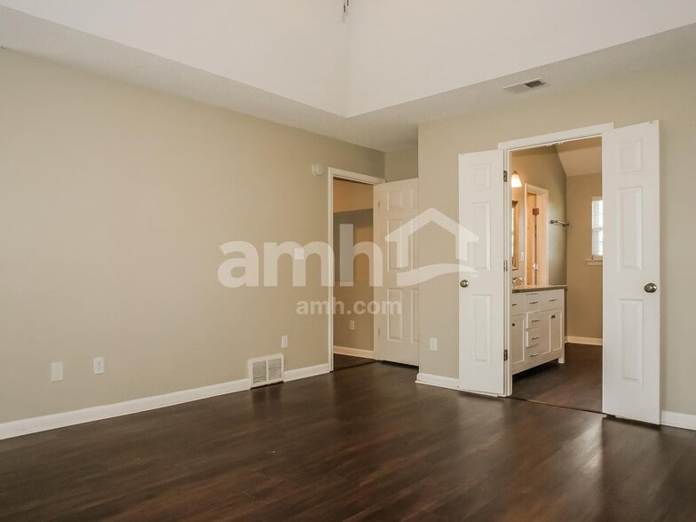 Building Photo - 7748 Parkmont Dr