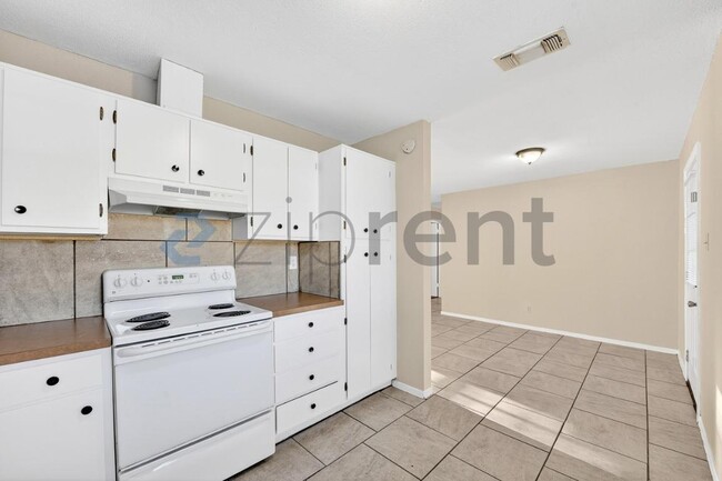 Building Photo - 3225 Crites St