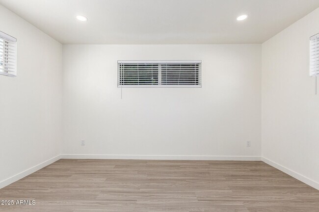 Building Photo - 5306 N 8th Ave