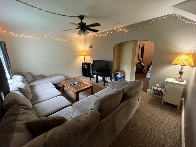 Building Photo - Duluth MN - 4 Bed - 1 Bath - Single Family...