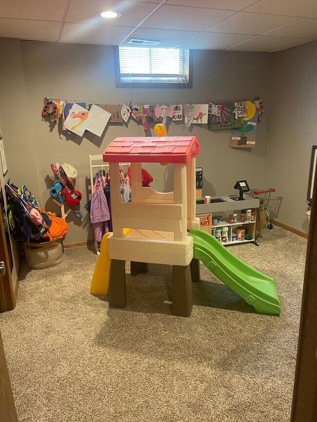 Building Photo - Beautifully Updated Pepperwood Three Bedroom!