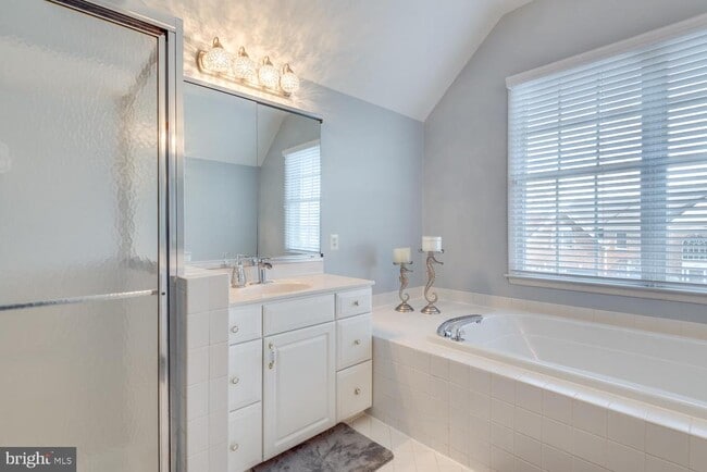 Building Photo - 10857 Hunter Gate Way