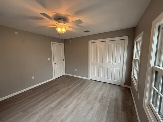 Building Photo - 10 Leyden St