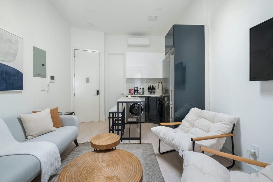 Building Photo - 317 E 78th St