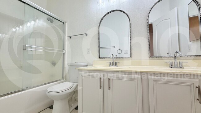 Building Photo - 920 W Breckenridge Ave