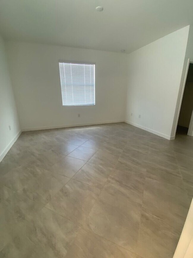 Building Photo - 4 bedroom 3 bathroom home in Timber Creek