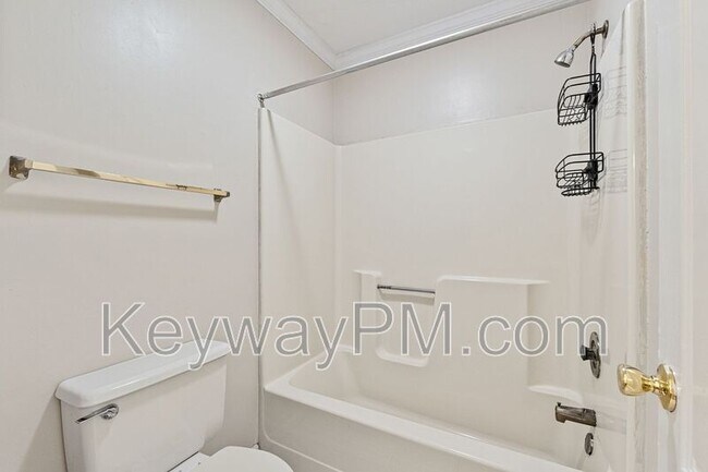 Building Photo - 15 Mulberry Ln