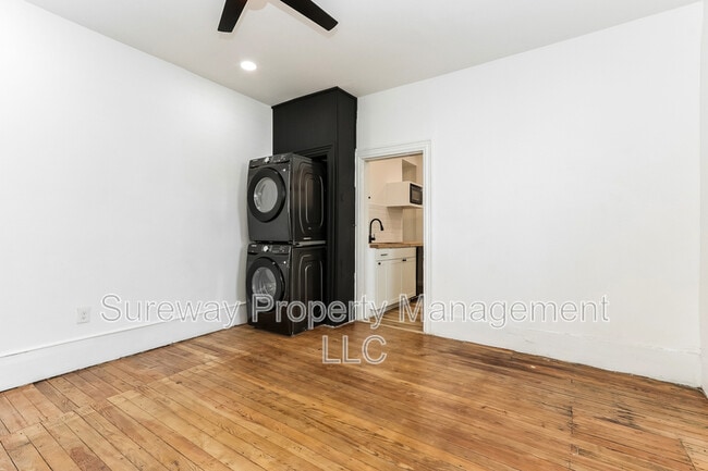 Building Photo - 226 Greenwich Ave