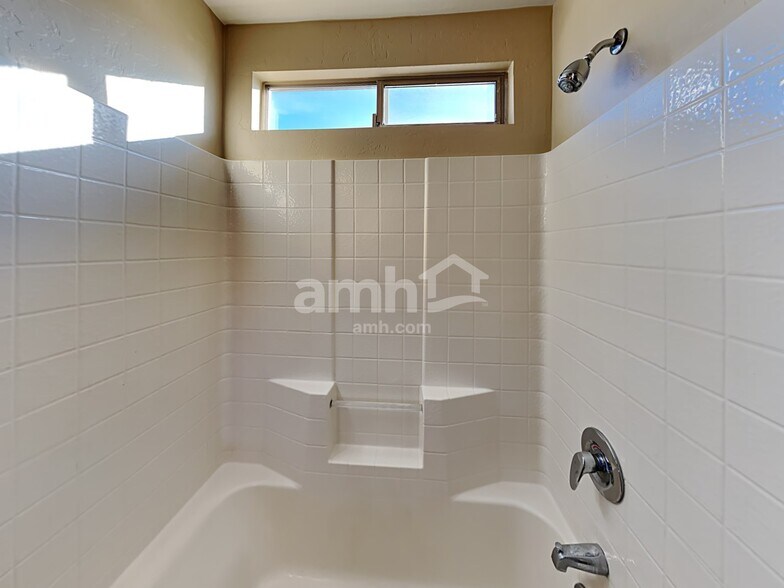 Building Photo - 1505 S 113th Dr