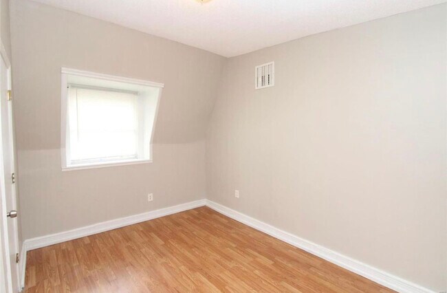 Building Photo - 3016 California Ave