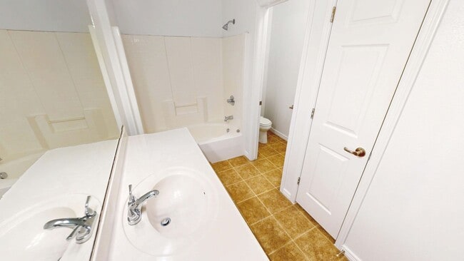 Building Photo - Pet Friendly 2 Bedroom Cedar Crossing Town...