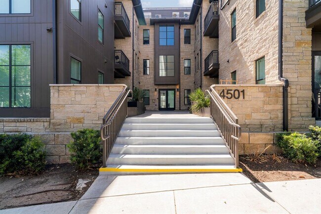 Building Photo - 4501 Jackson Ave