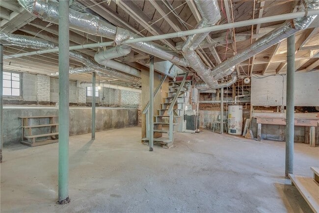 Building Photo - 812 Adair Ave NE