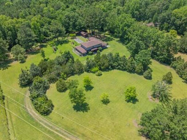 Building Photo - Uniquely breathtaking custom home with in-law suite on almost 4 acres