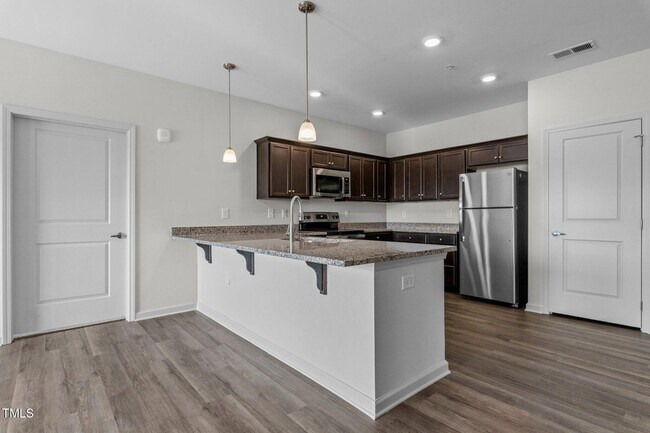 Building Photo - 170 Grove Cir