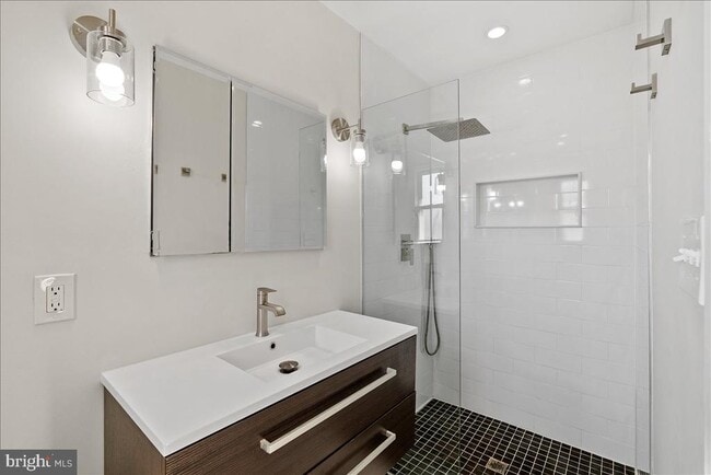 Building Photo - 7107 Tyndale St