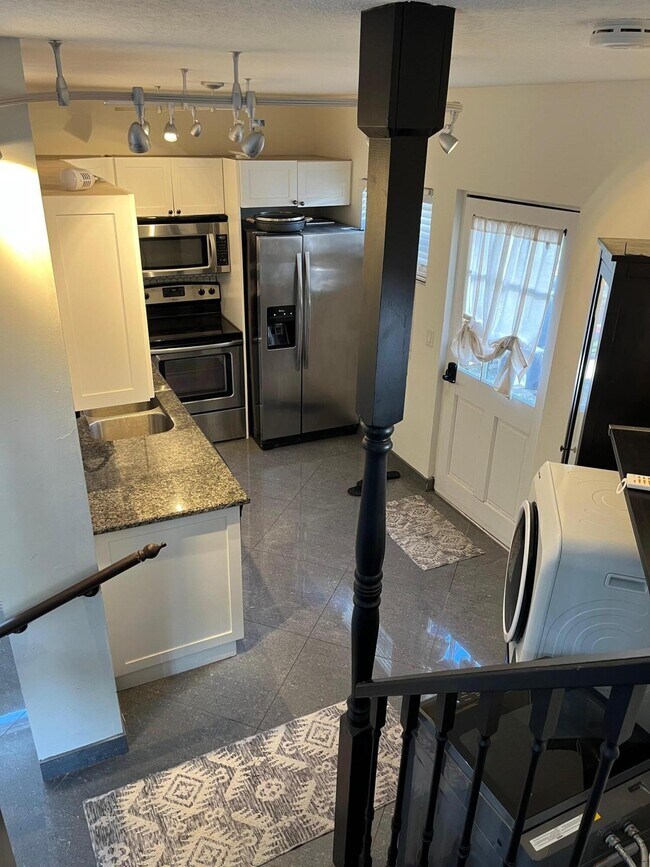 Building Photo - 301 Central Dr