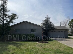 Building Photo - 5428 E 25th Pl