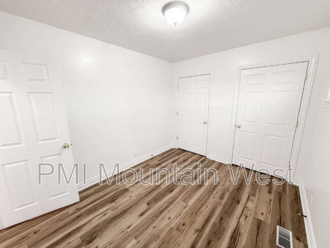 Building Photo - 373 E 150 N