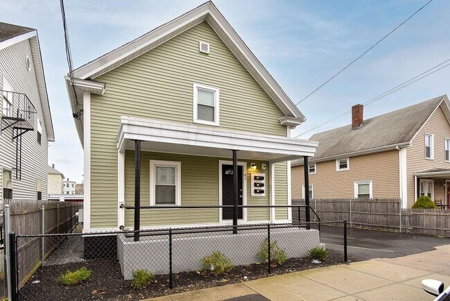 Building Photo - 41 Benefit St