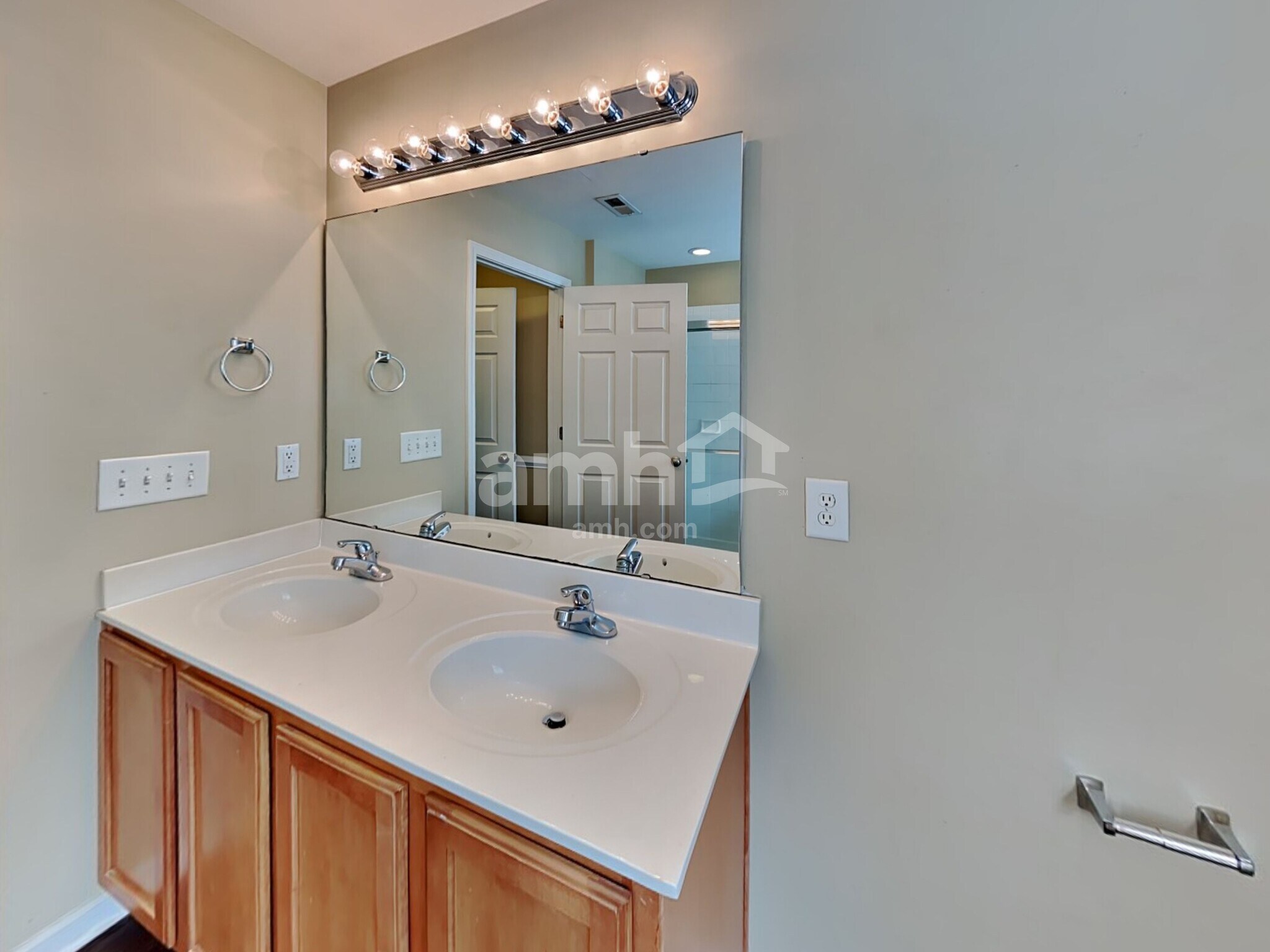 Building Photo - 1071 Heritage Manor Dr