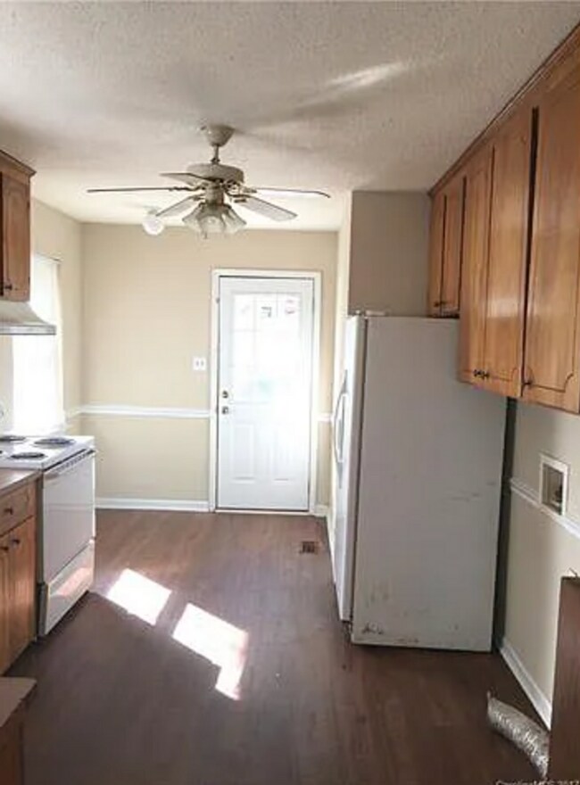 Building Photo - 1193 Cardinal Dr