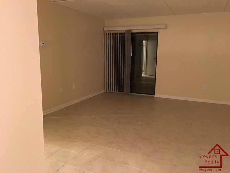 Building Photo - 915 S Seminole Dr