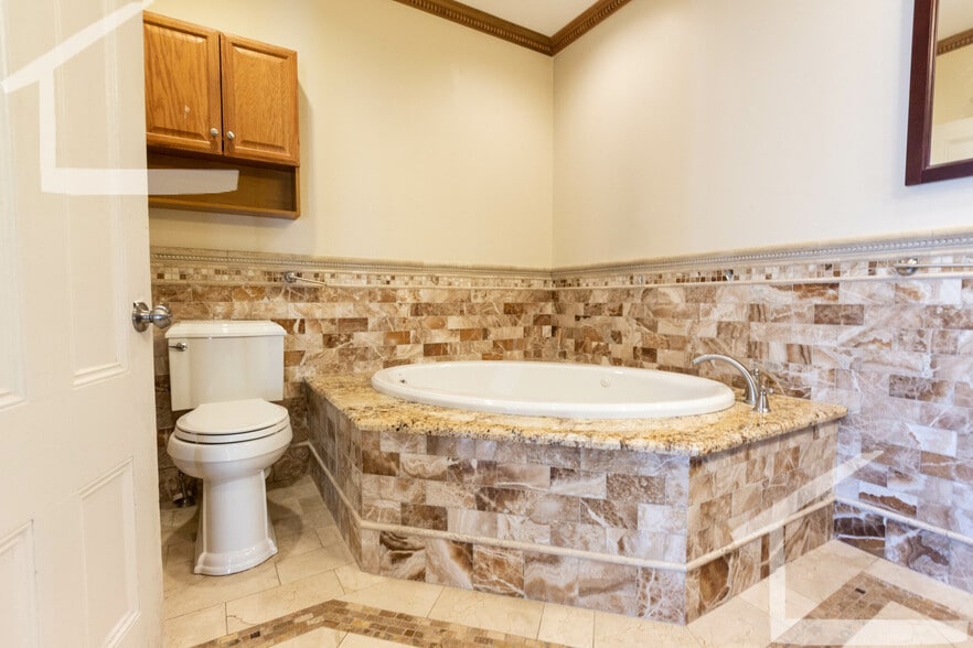 Building Photo - 57 Riverdale St