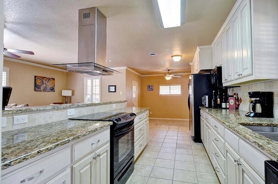 Building Photo - 3355 Bilglade Rd