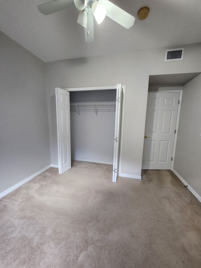 Building Photo - Move in Ready in NW Gainesville!