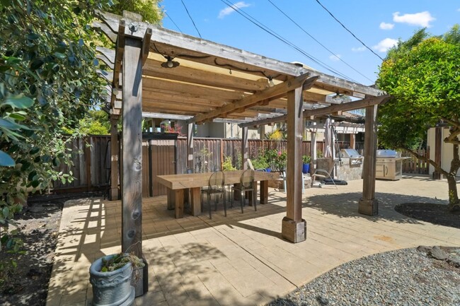 Building Photo - 3172 Morris Dr