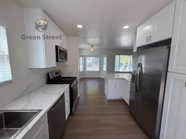 Building Photo - 1719 Oliver Ave