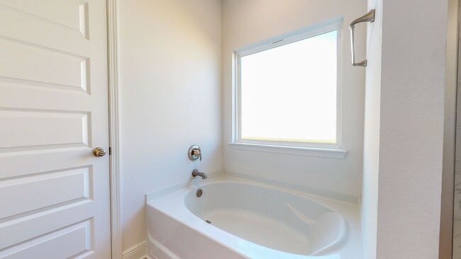 Building Photo - 4 Bedroom Home in Paradise Cove