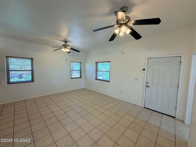 Building Photo - 934 N Campbell Ave
