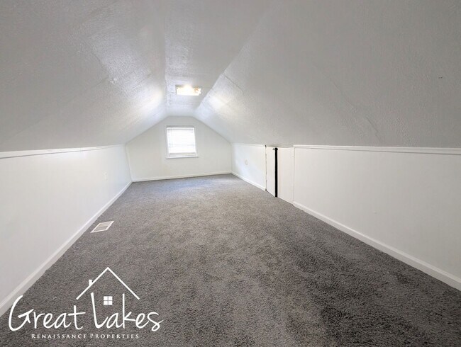 Building Photo - Stunning 3 Bedroom 1 Bathroom now availabl...