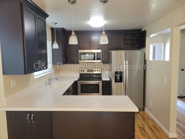 Building Photo - 1506 Parkway Dr
